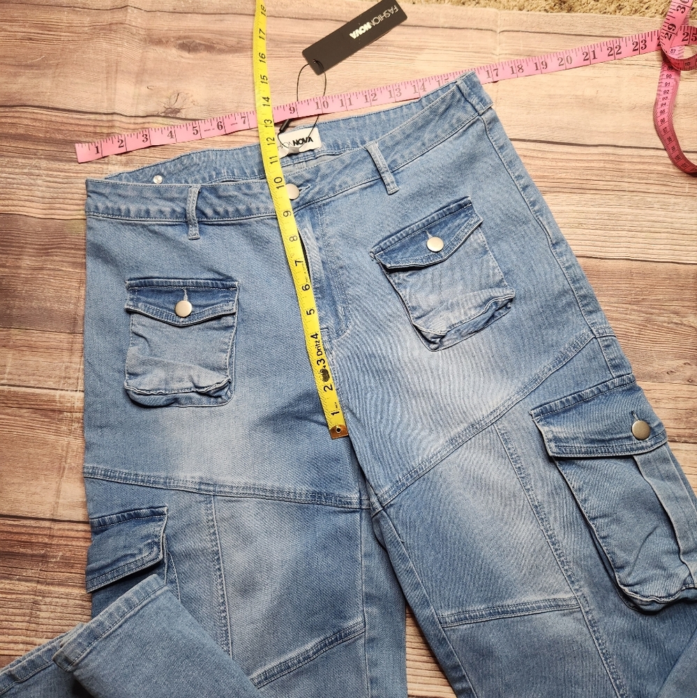 Fashion Nova In Step Flare Stretch Pocket Cargo Jeans - Picture 6 of 9